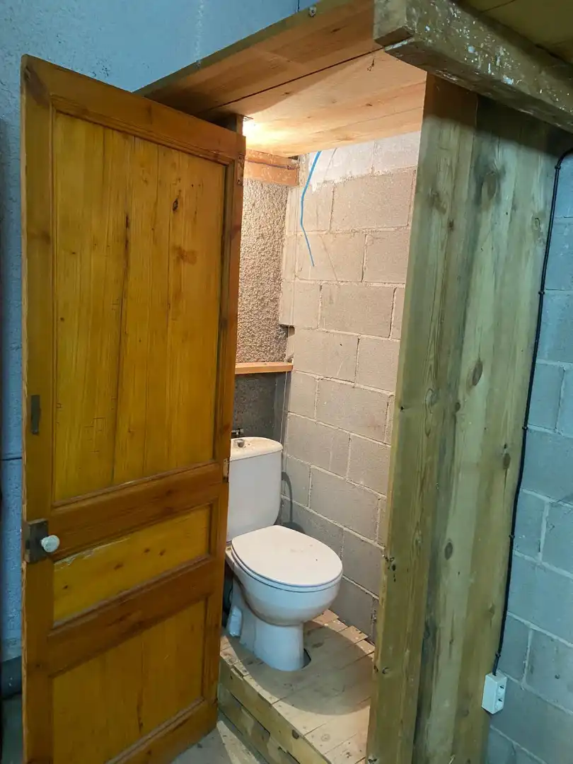 Badezimmer von Fabrikhallen zur Miete in Viladrau