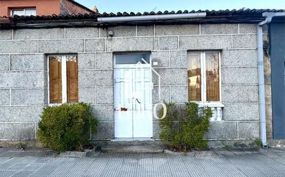 Vista exterior de Casa o xalet en venda en Vilagarcía de Arousa amb Jardí privat i Terrassa