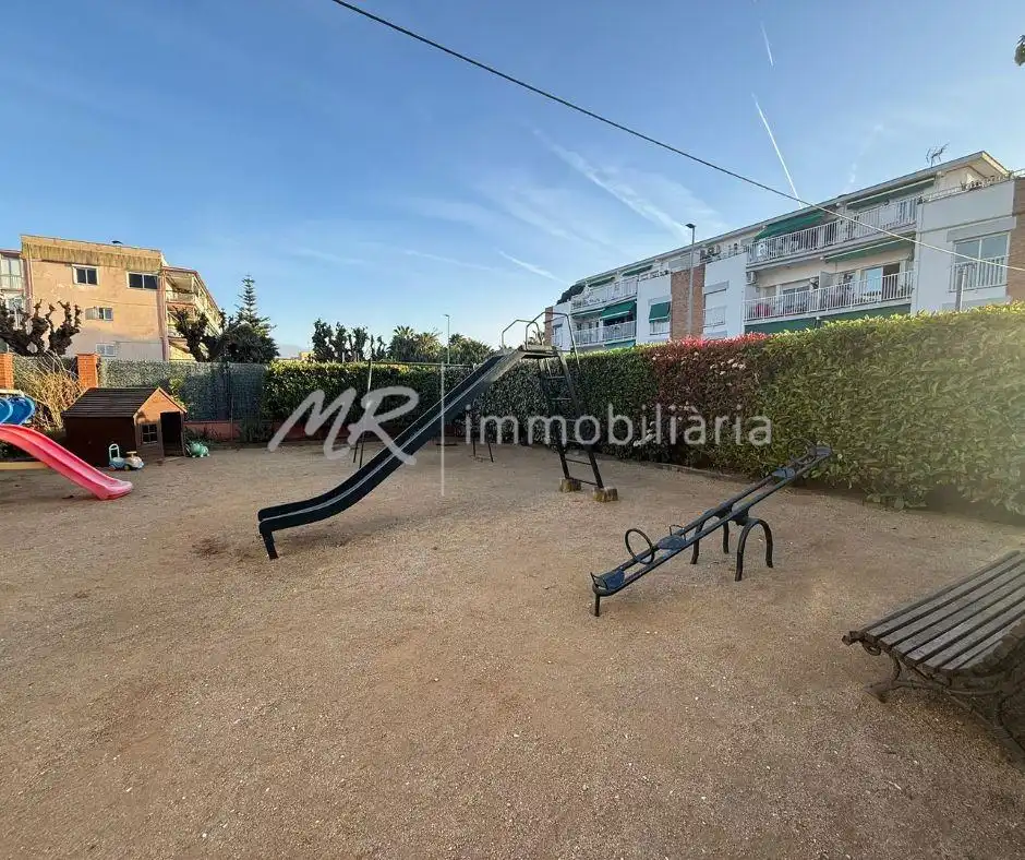 Aparcament de Àtic en venda en Gavà amb Aire condicionat, Calefacció i Jardí privat