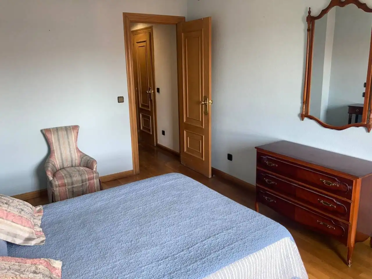 Habitación de Piso en venta en León Capital  con Calefacción, Parquet y Terraza