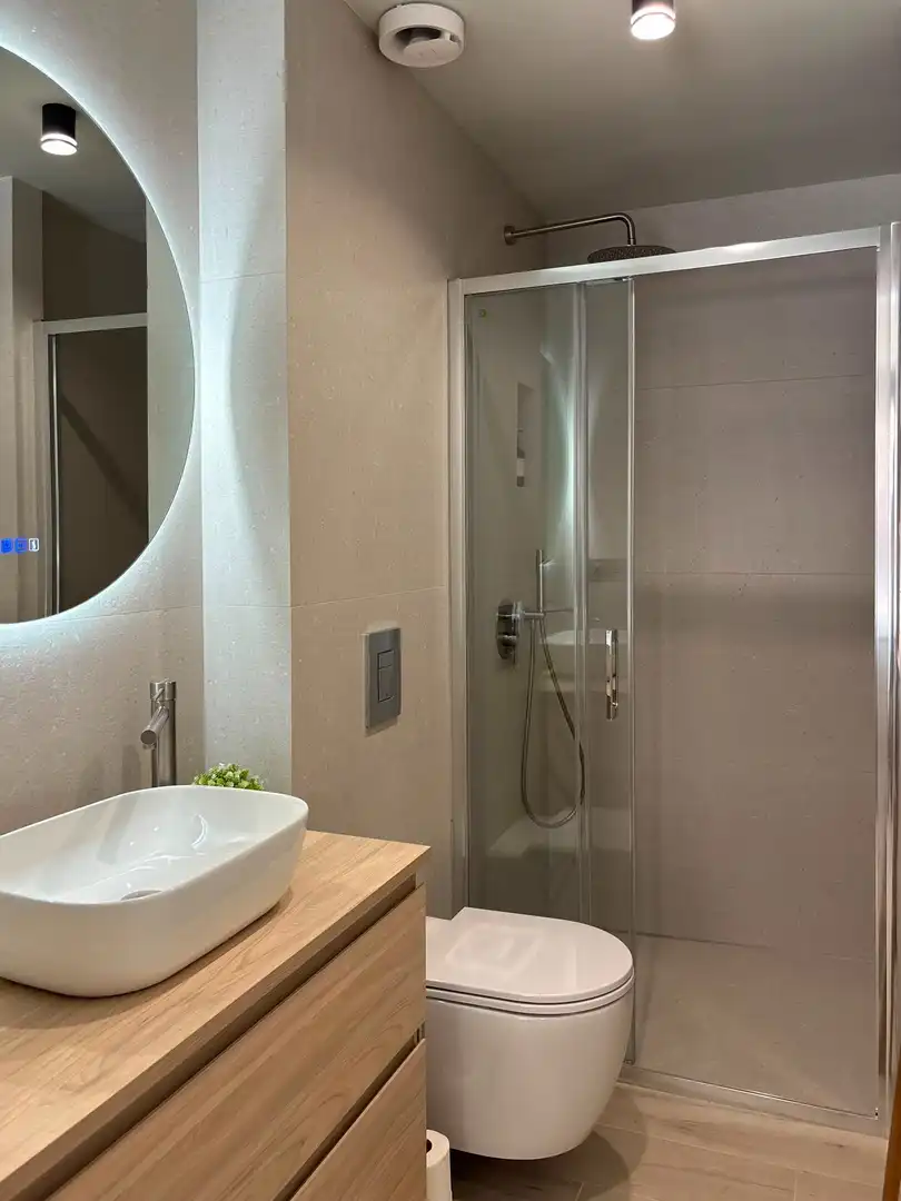 Bathroom of Apartments for rent in L'Alfàs del Pi  with Air Conditioner, Furnished and Community pool