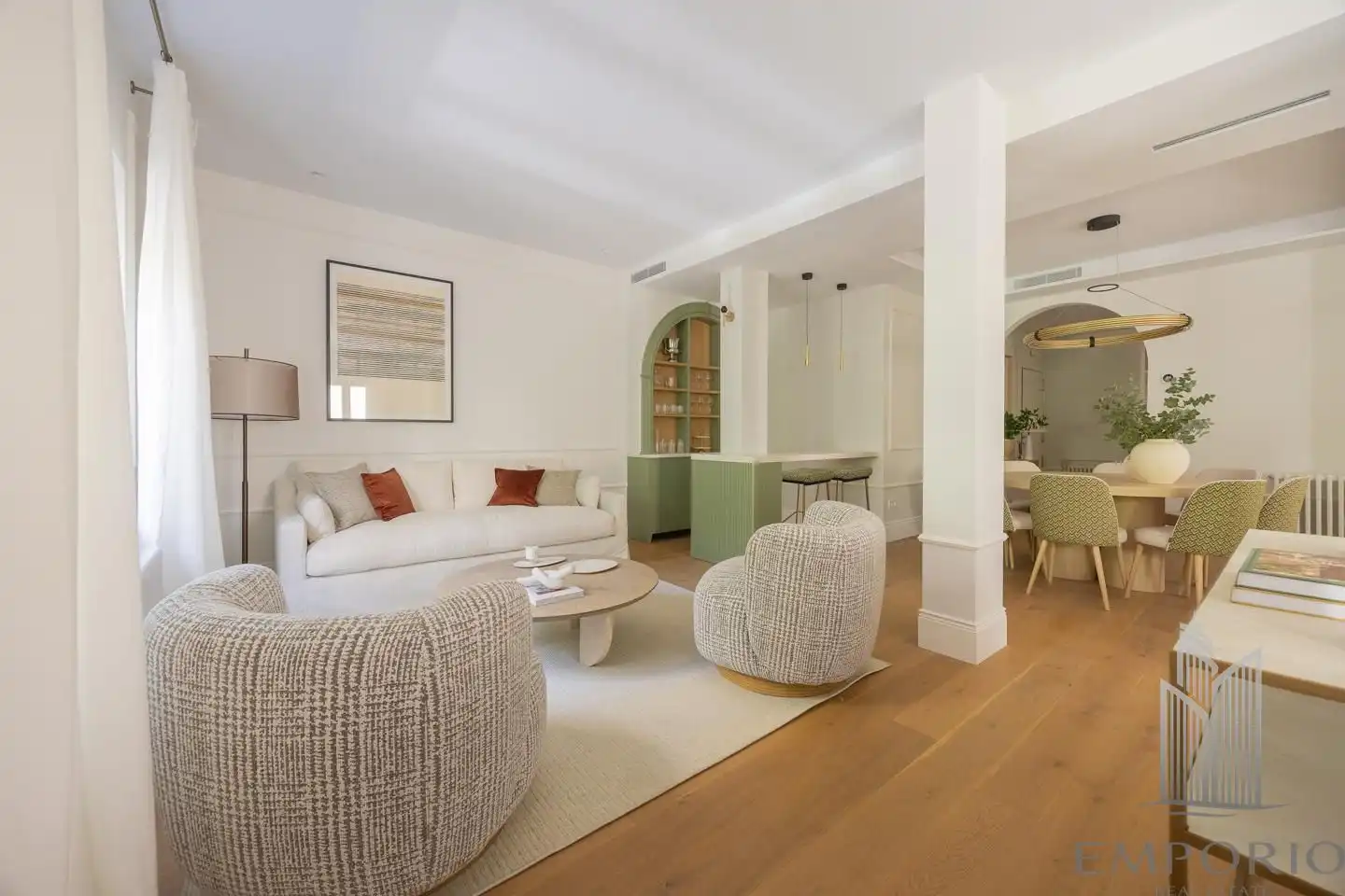Sala d'estar de Pis en venda en Madrid amb Aire condicionat i Moblat