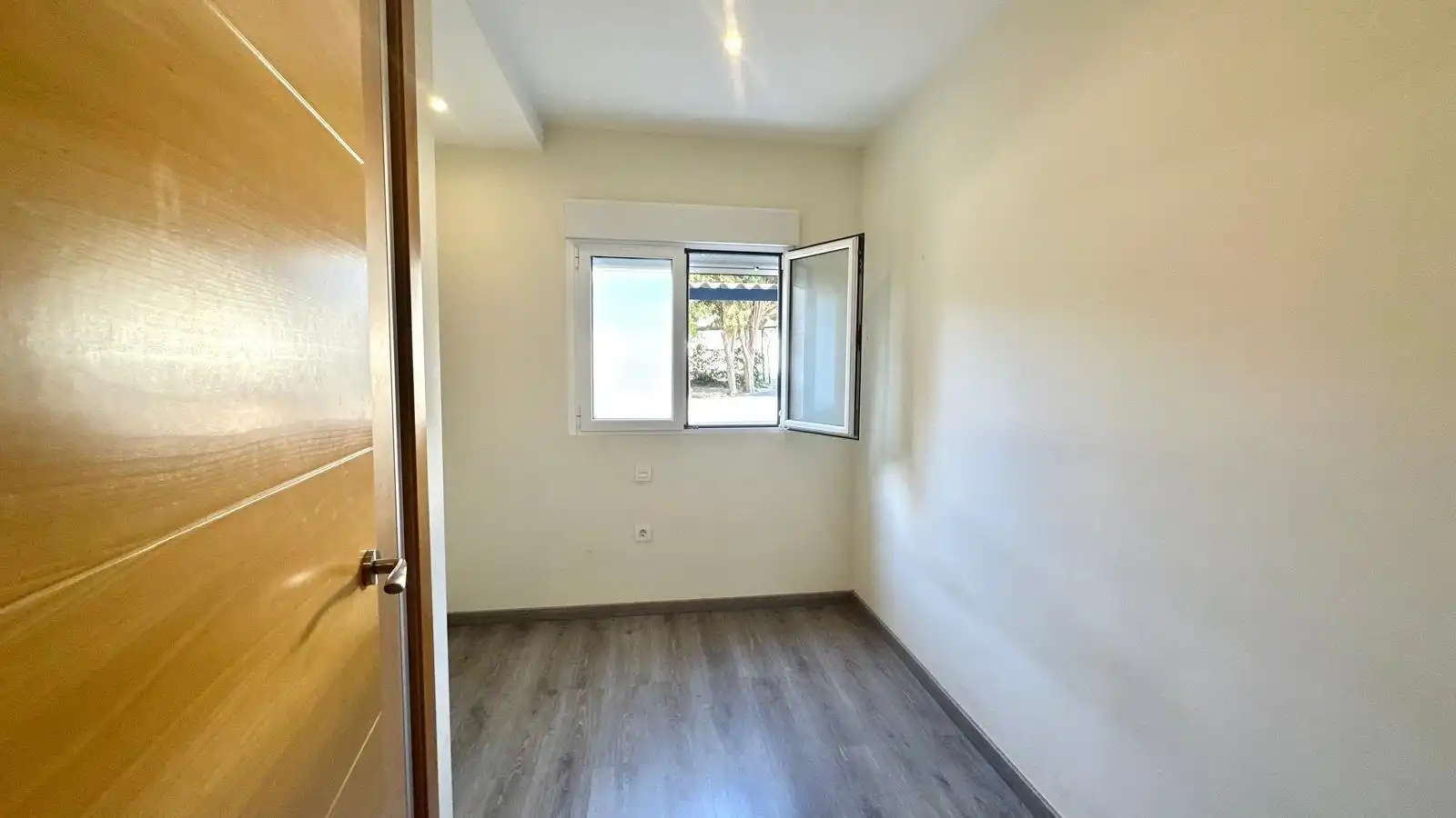 Dormitori de Apartament en venda en Orihuela amb Terrassa i Moblat