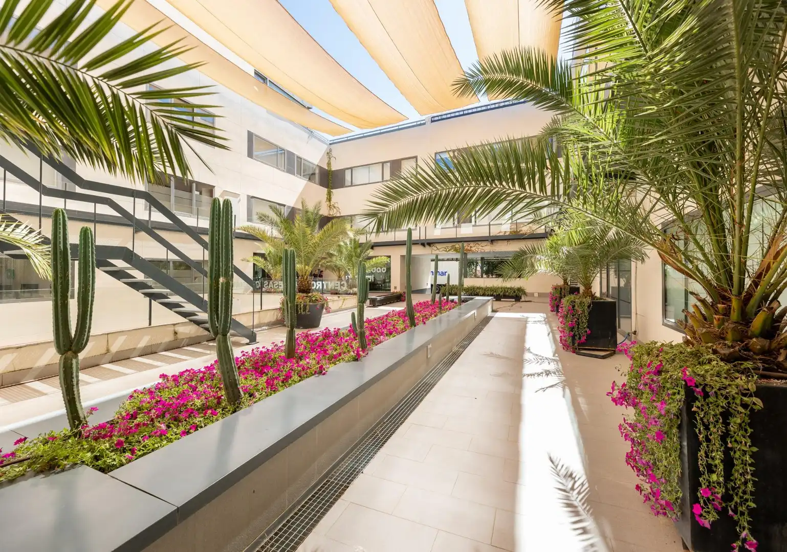 Terraza de Oficina en venta en Atarfe con Aire acondicionado y Calefacción