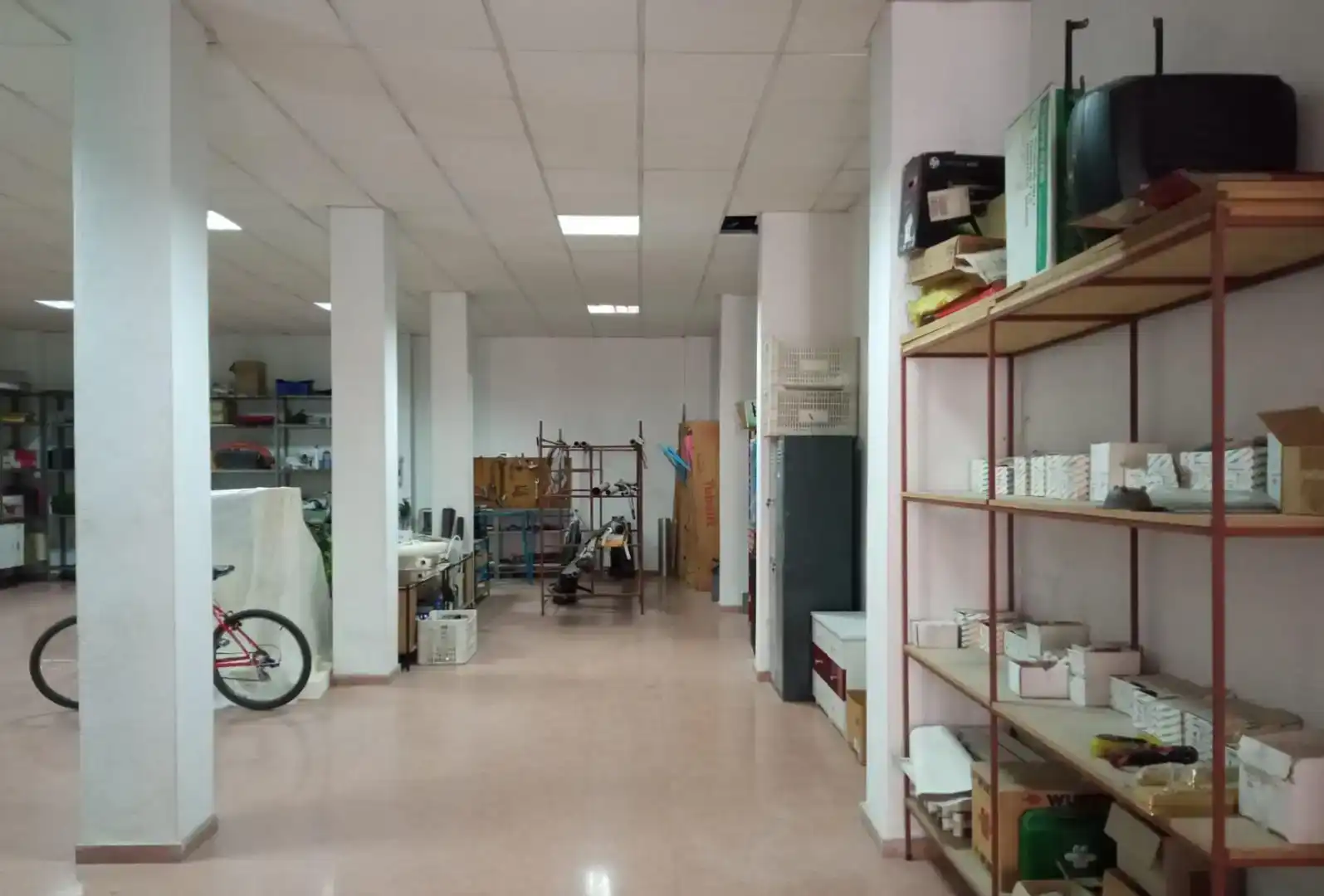 Nau industrial en venda en Linares