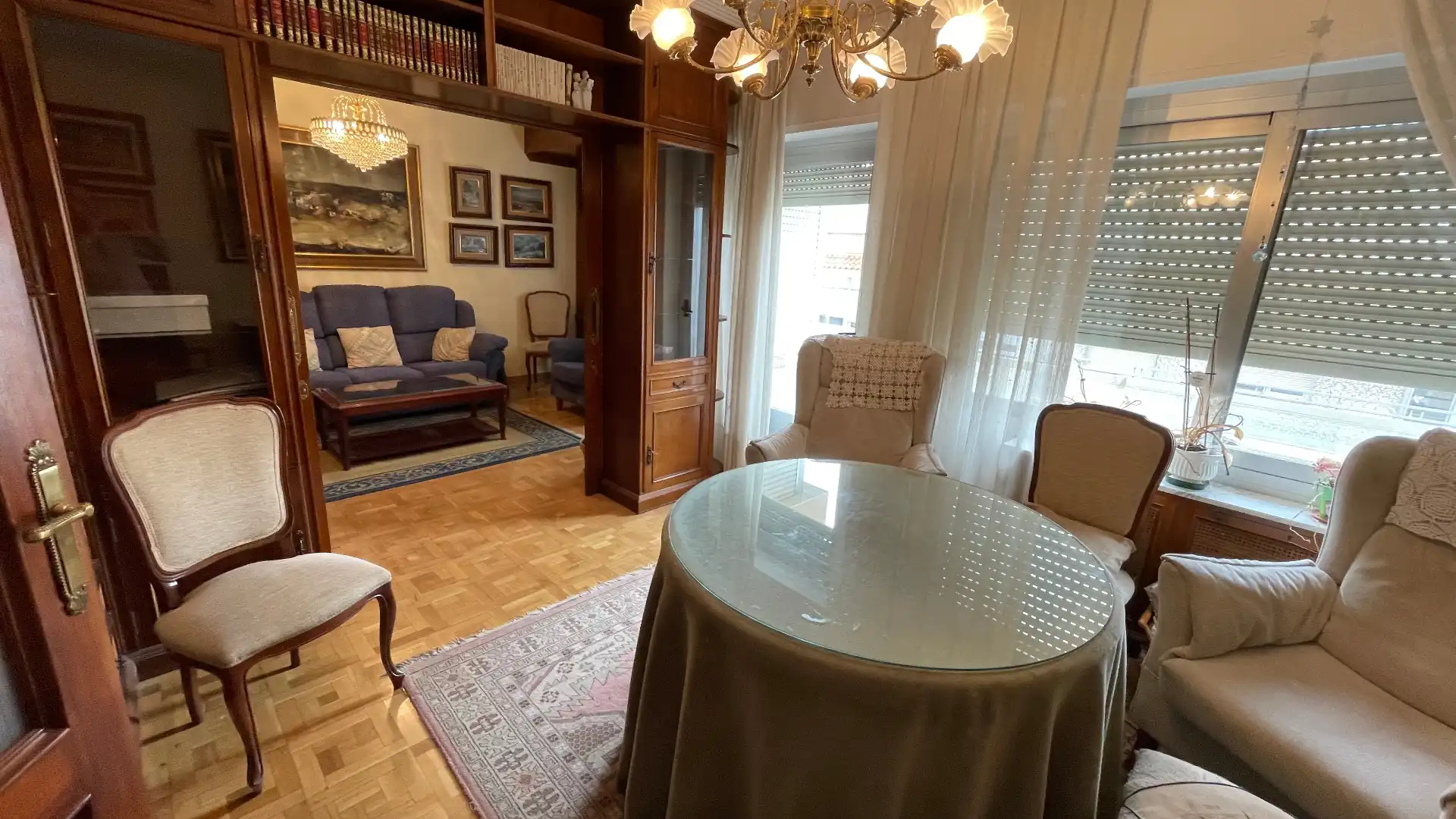 Sala d'estar de Pis en venda en Salamanca amb Calefacció, Parquet i Moblat