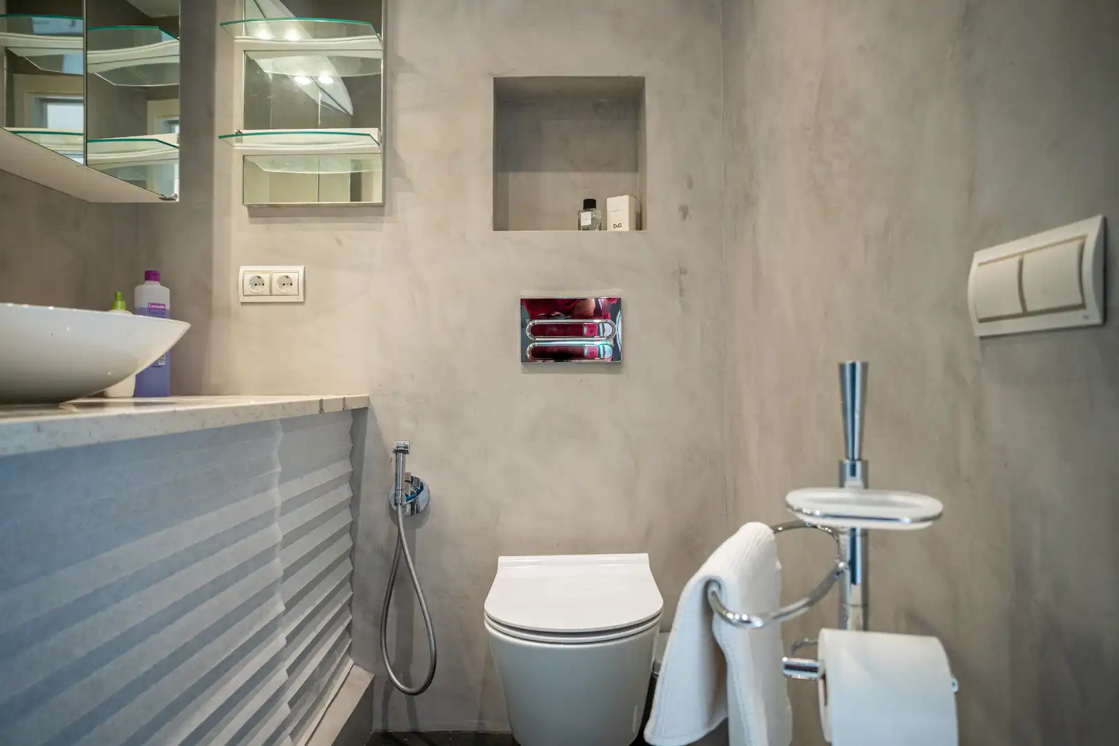 Badezimmer von Einfamilien-Reihenhaus zum Verkauf in Sitges mit Klimaanlage, Heizung und Parkett