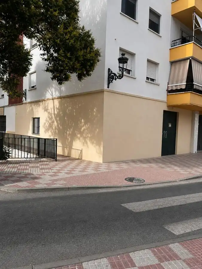 Vista exterior de Local de lloguer en Estepona