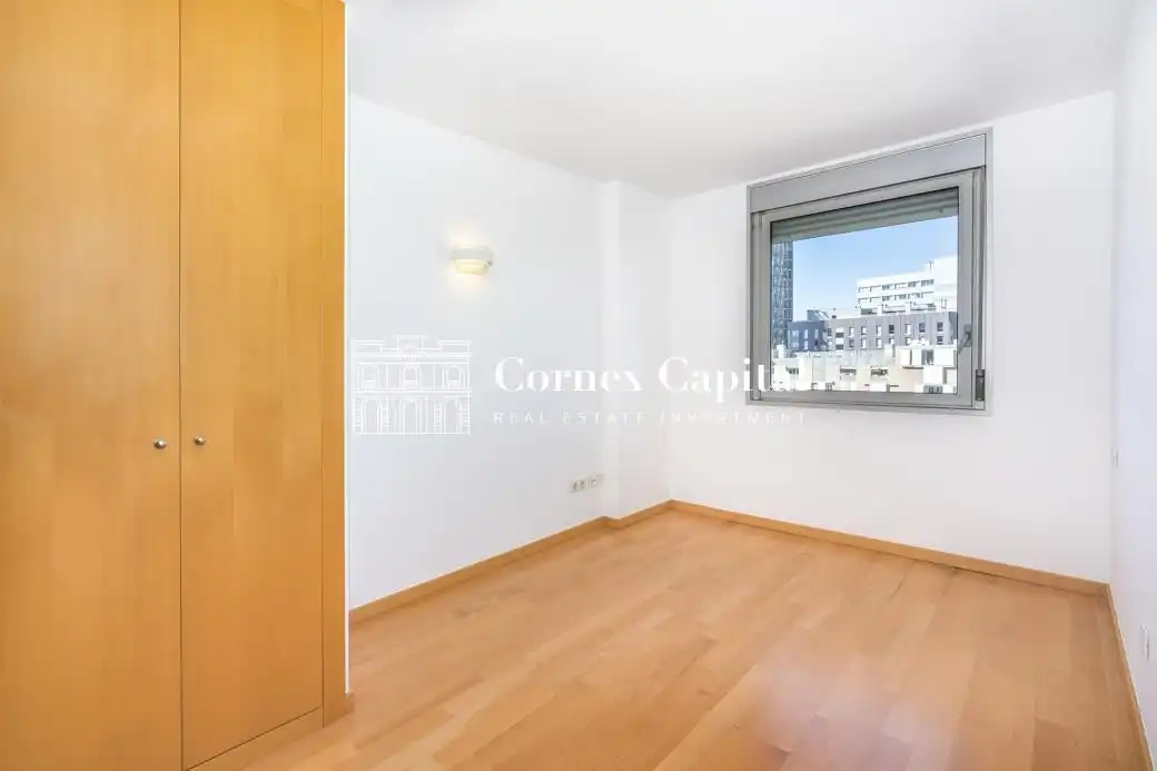 Außenansicht von Wohnung zum Verkauf in Barcelona mit Klimaanlage, Heizung und Privatgarten