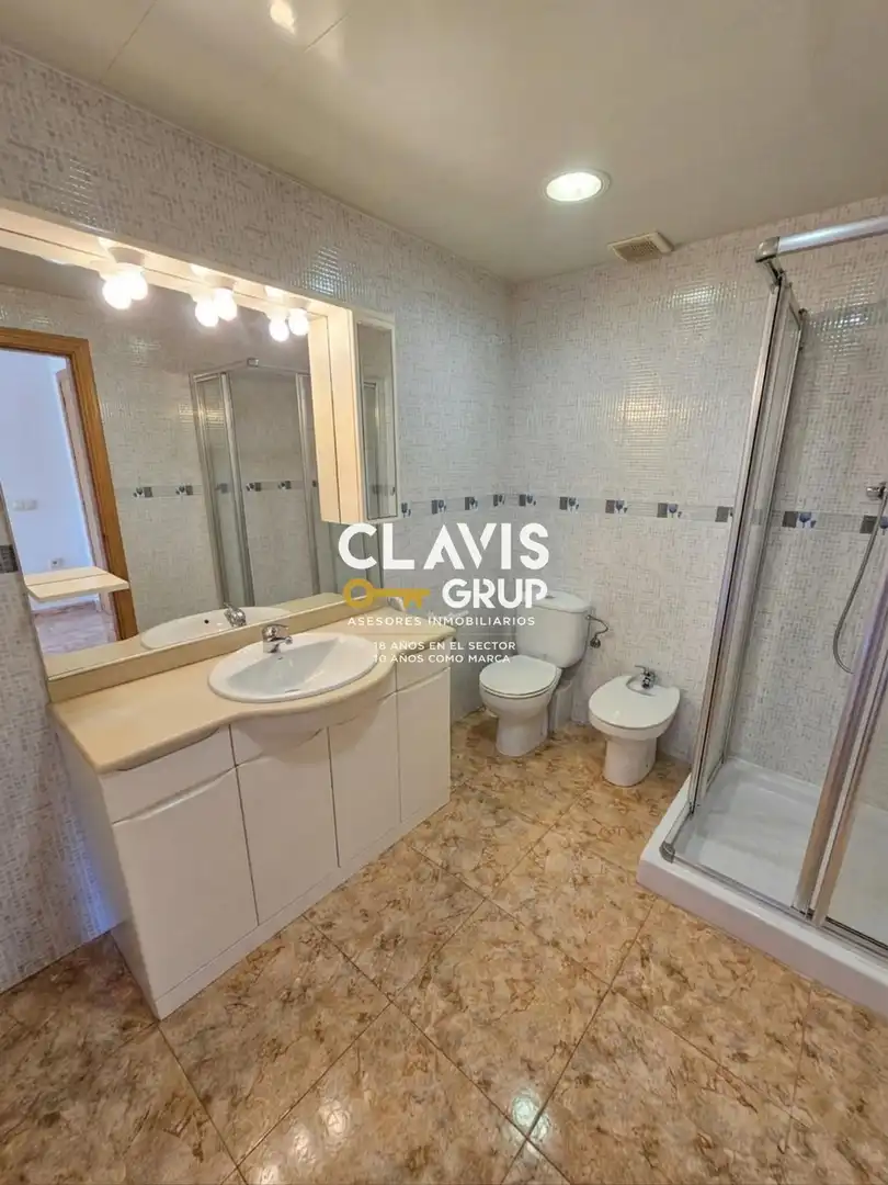 Bathroom of Flat for sale in Barcelona  with Private garden, Terrace and Oven