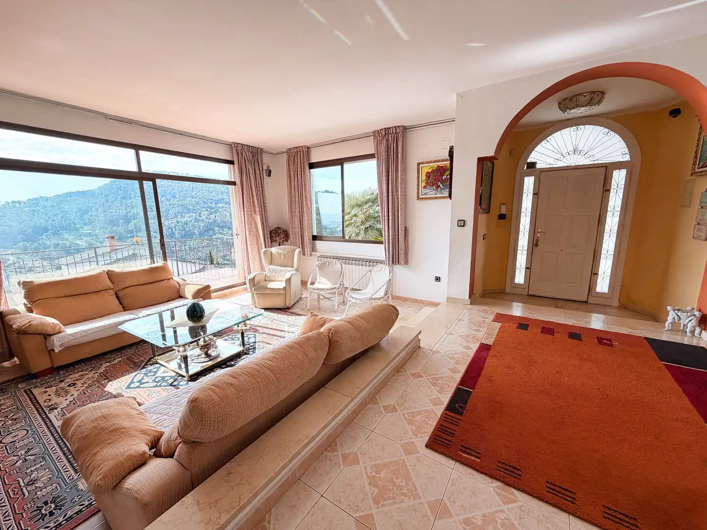 Sala d'estar de Casa o xalet en venda en Vallirana amb Aire condicionat, Calefacció i Terrassa