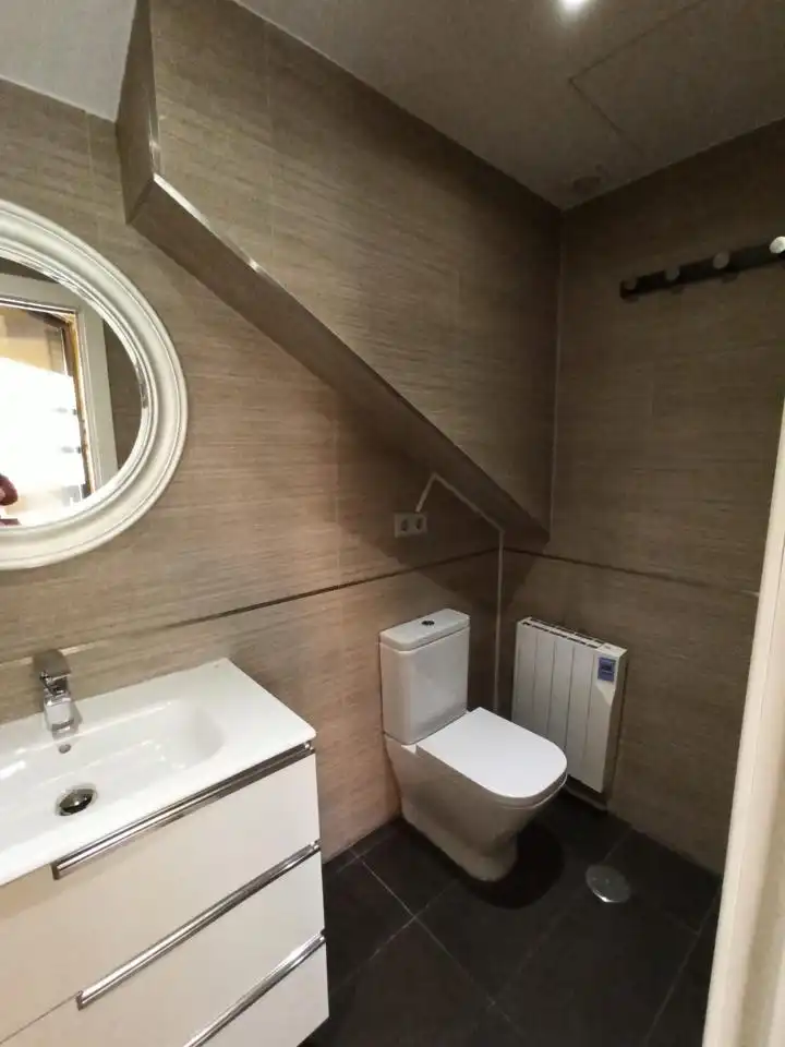 Badezimmer von Geschaftsraum zur Miete in Madrid mit Klimaanlage
