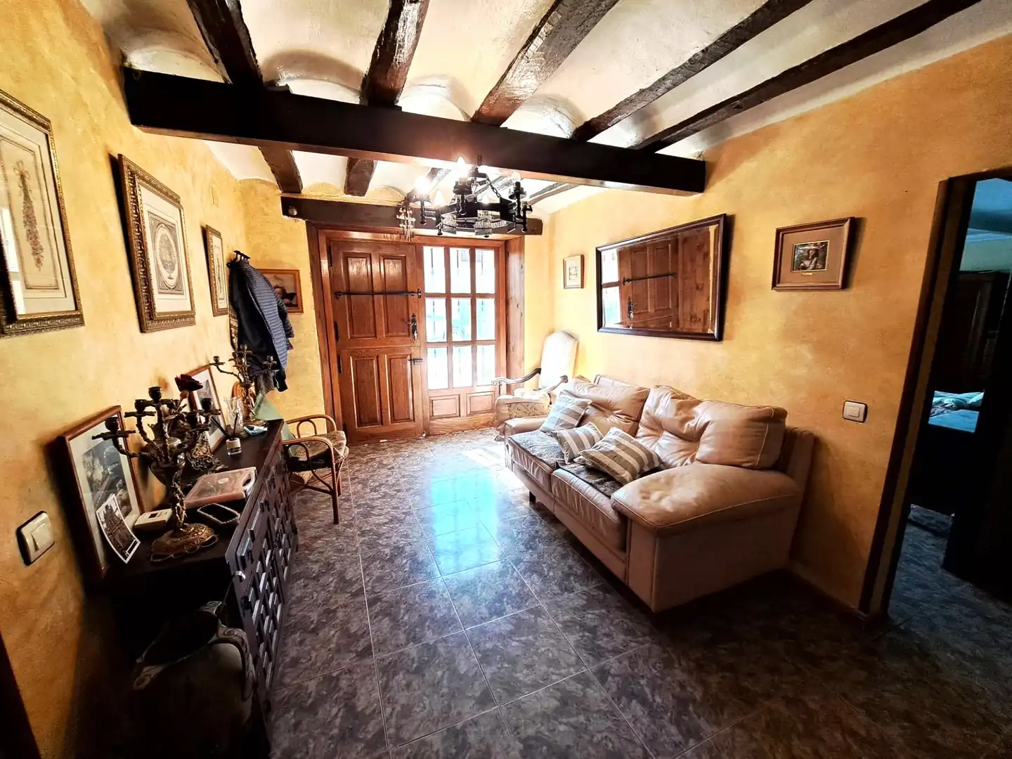 Sala d'estar de Casa adosada en venda en Baños de Rioja amb Calefacció, Jardí privat i Terrassa
