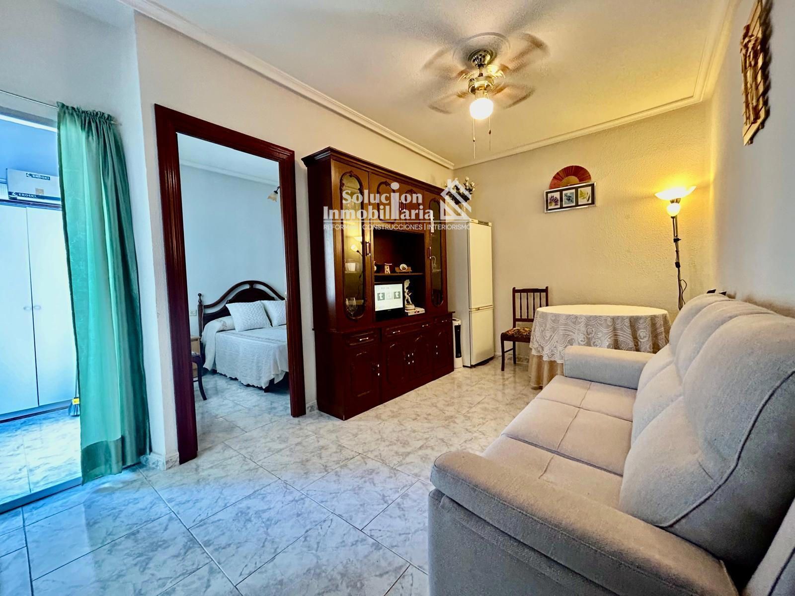 Living room of Flat for sale in Salamanca Capital  with Furnished, Oven and Washing machine