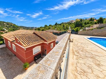 Chalet con piscina en venta en Los Jardines-Els Rosers