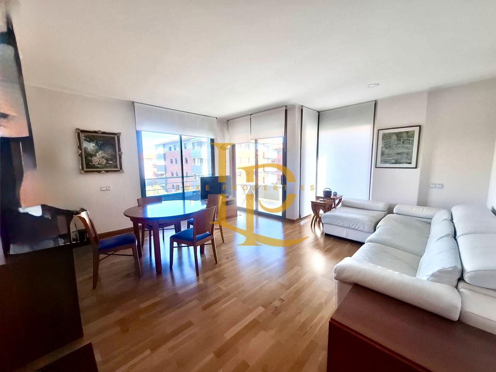 Sala de estar de Piso en venta en Sant Cugat del Vallès con Aire acondicionado, Calefacción y Parquet