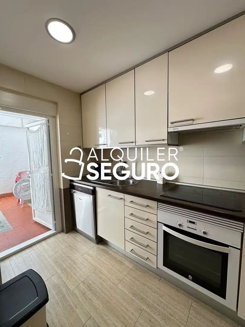 Cocina de Piso de alquiler en Madrid con Aire acondicionado, Calefacción y Terraza