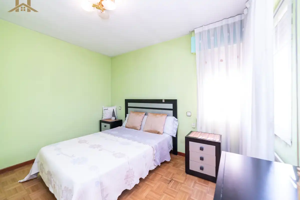 Dormitori de Casa o xalet en venda en Móstoles amb Aire condicionat, Calefacció i Jardí privat