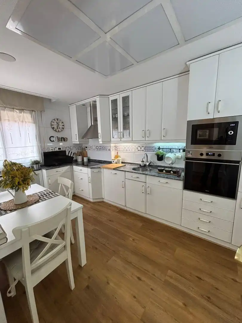 Cocina de Ático en venta en Villamediana de Iregua con Jardín privado, Parquet y Piscina