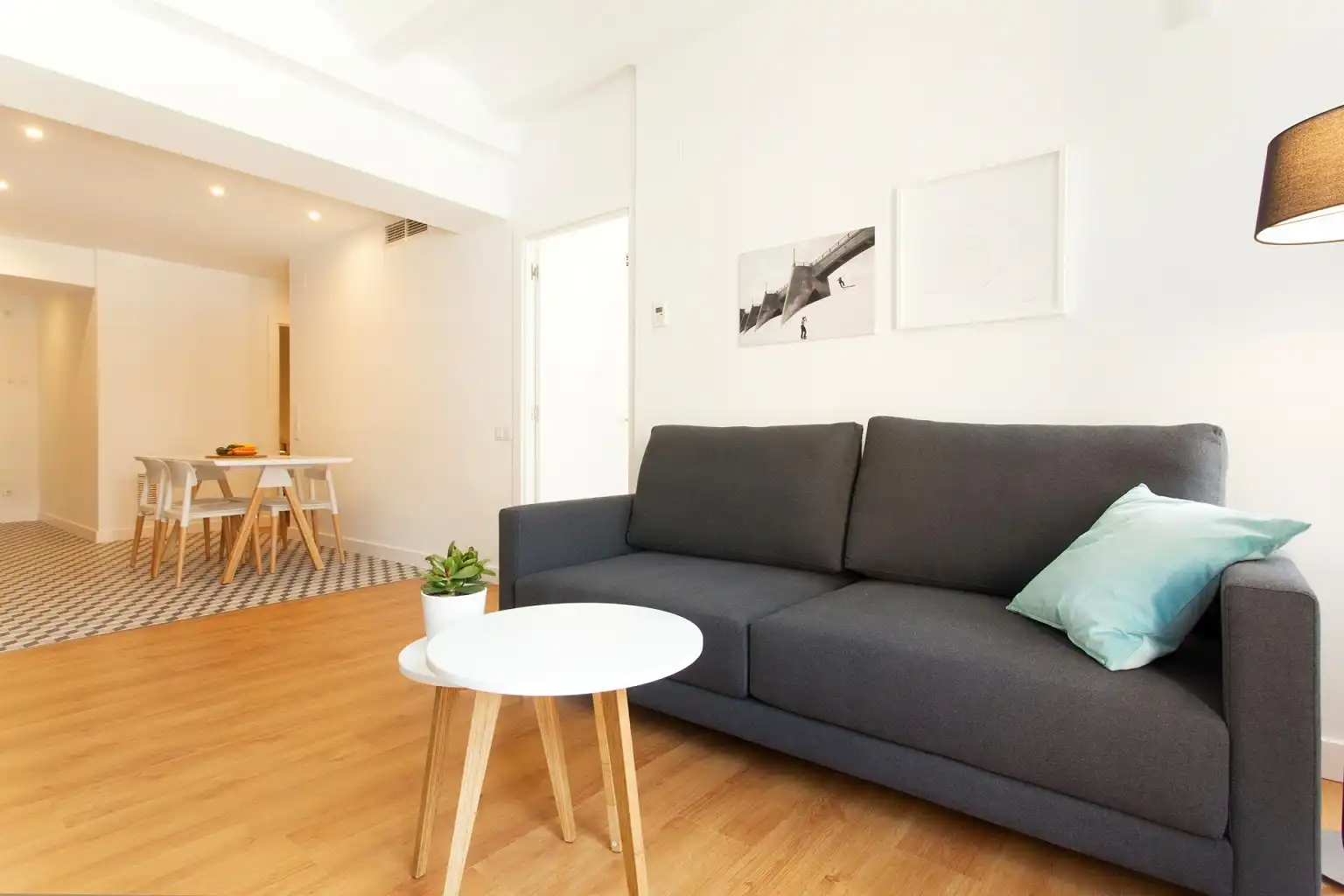 Sala d'estar de Apartament de lloguer en Alcalá de Henares amb Aire condicionat, Calefacció i Parquet