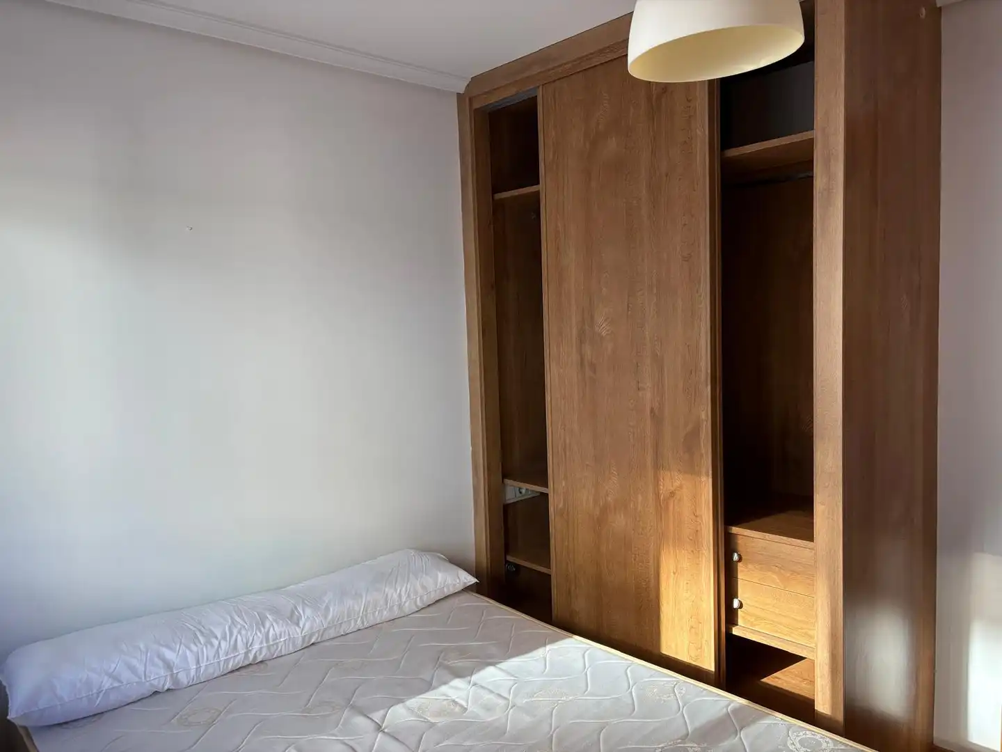 Dormitori de Estudi en venda en Ourense Capital  amb Calefacció, Parquet i Traster