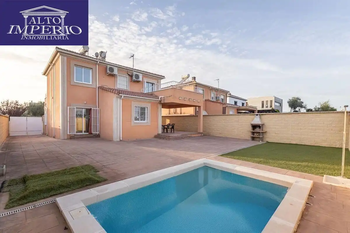 Villa con piscina in vendita a Calle Calle Venus