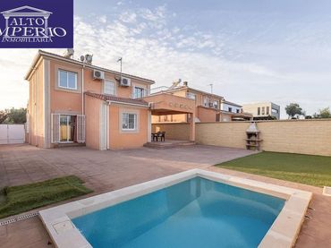 Villa con piscina in vendita a Calle Calle Venus