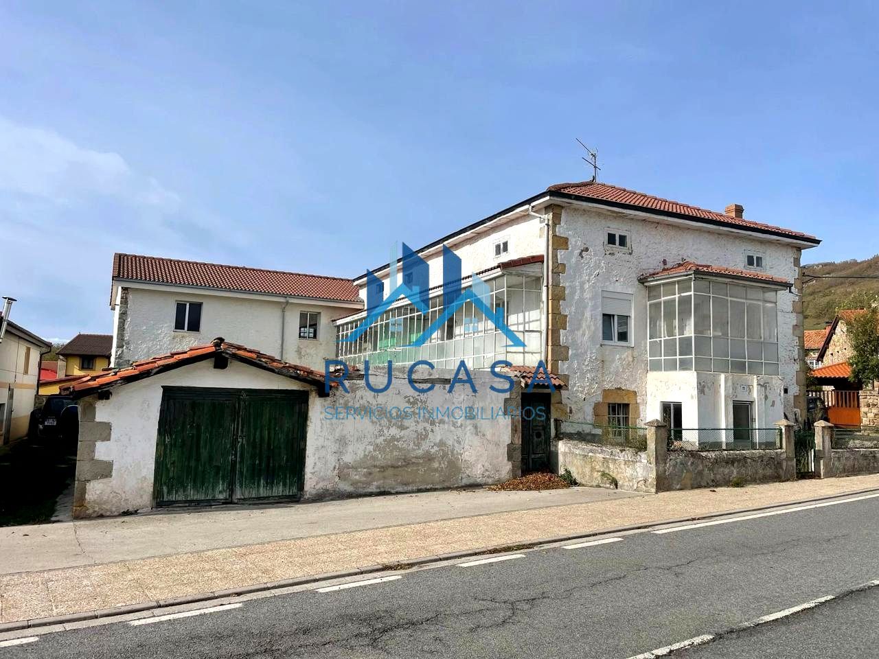 Vista exterior de Casa o xalet en venda en Reinosa amb Terrassa i Piscina