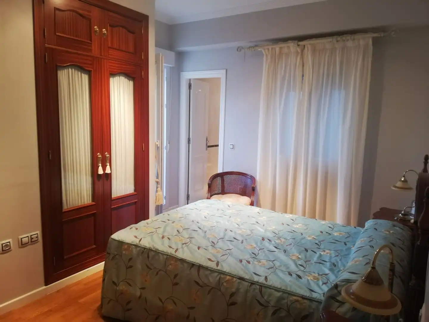 Schlafzimmer von Dachboden zur Miete in Huelva mit Klimaanlage, Terrasse und Möbliert