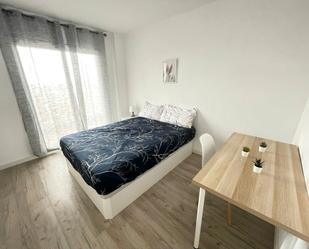 Bedroom of Flat to share in  Barcelona Capital  with Heating and Washing machine