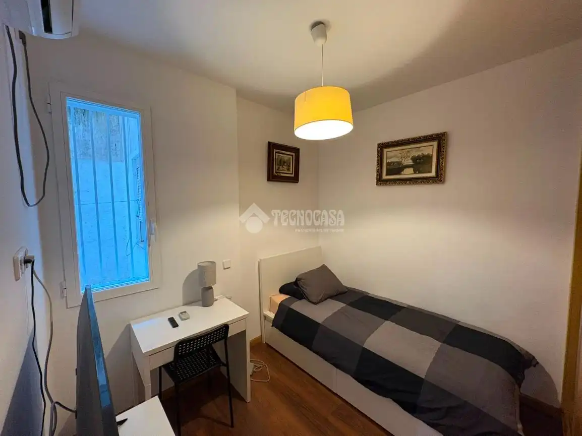 Bedroom of Flat for sale in Madrid  with Air Conditioner and Furnished