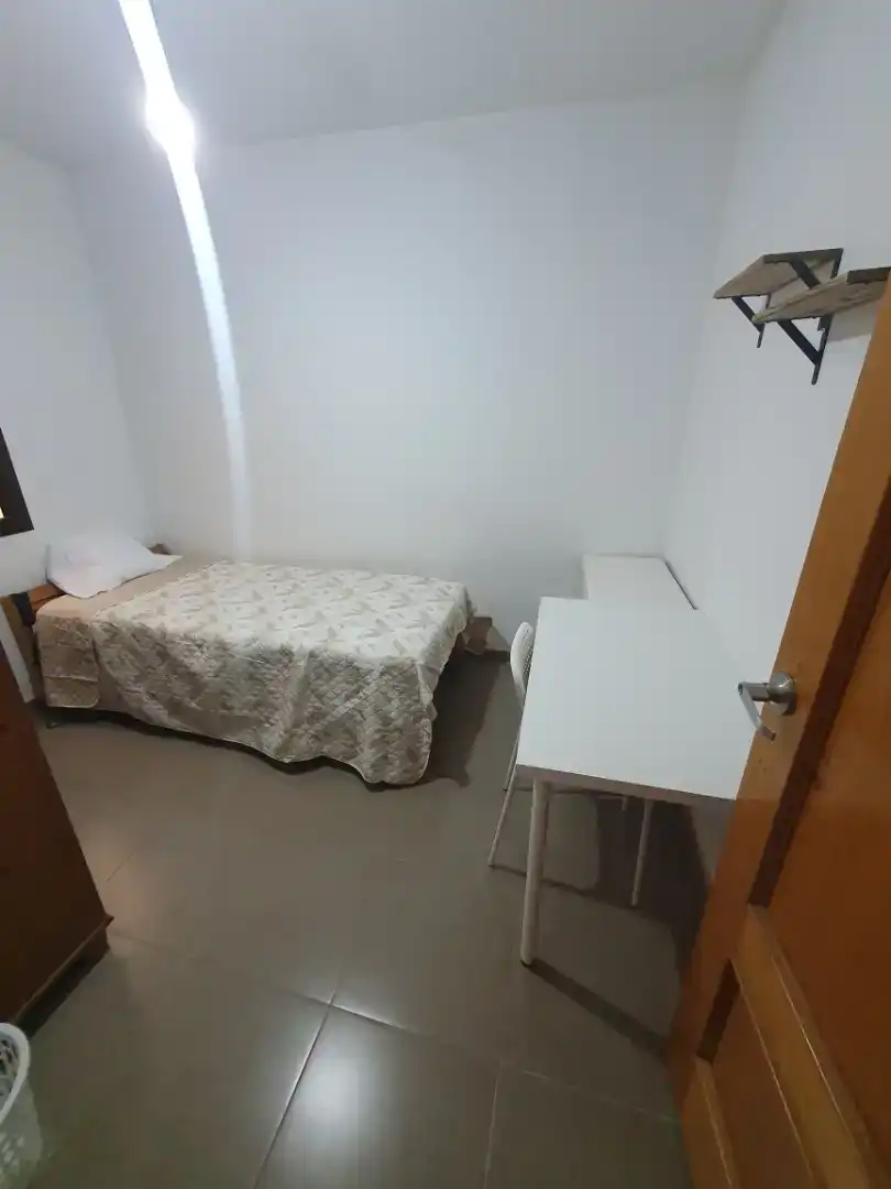 Dormitori de Apartament per a compartir en Tortosa amb Moblat, Forn i Rentadora