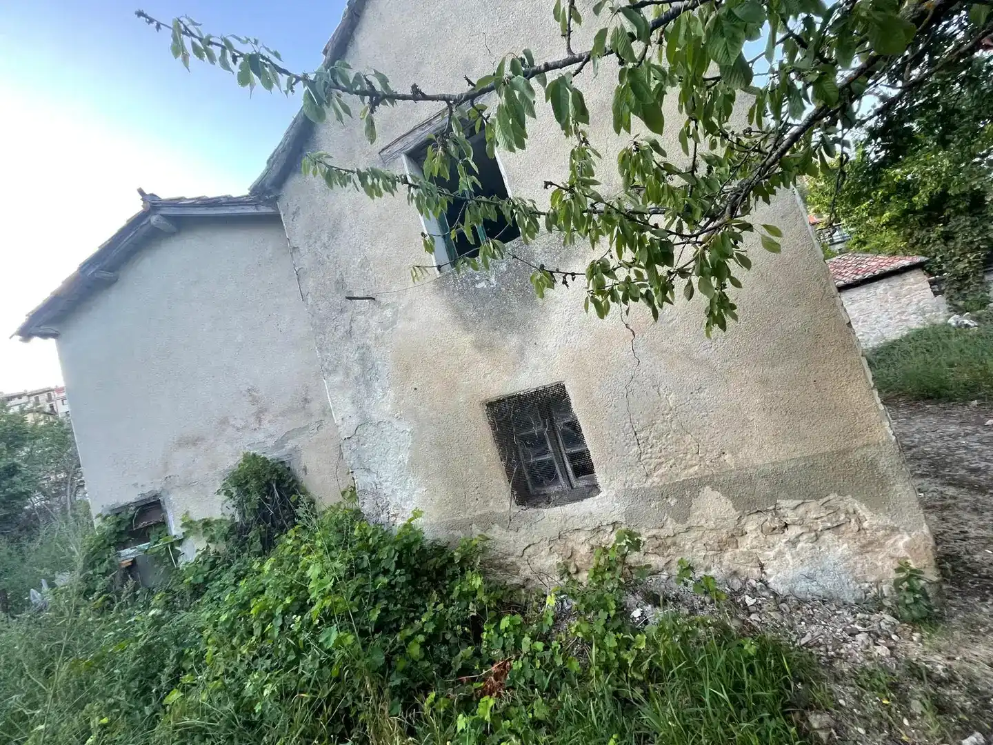 Vista exterior de Finca rústica en venda en Frías amb Jardí privat