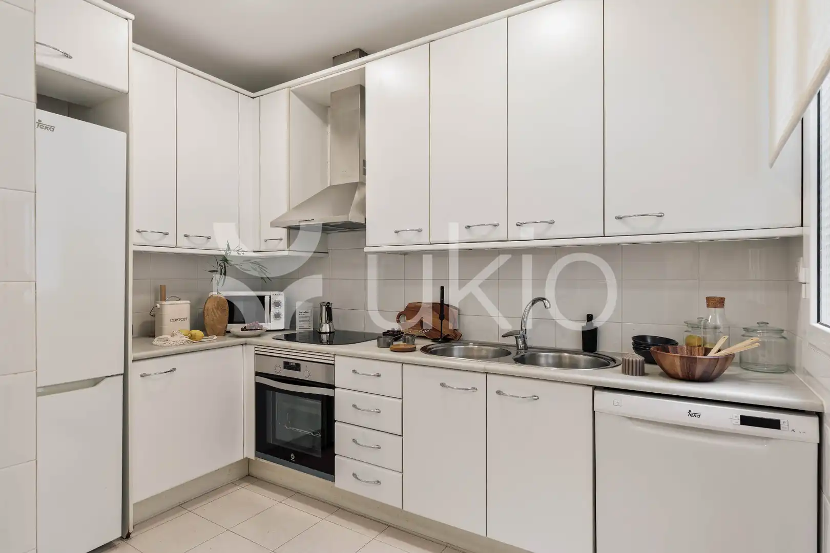 Cuina de Apartament de lloguer en Barcelona amb Aire condicionat, Calefacció i Moblat