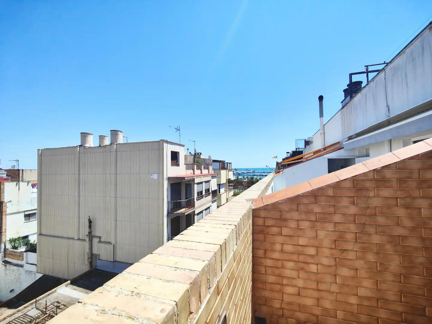 Vista exterior de Àtic en venda en La Ràpita amb Aire condicionat i Terrassa