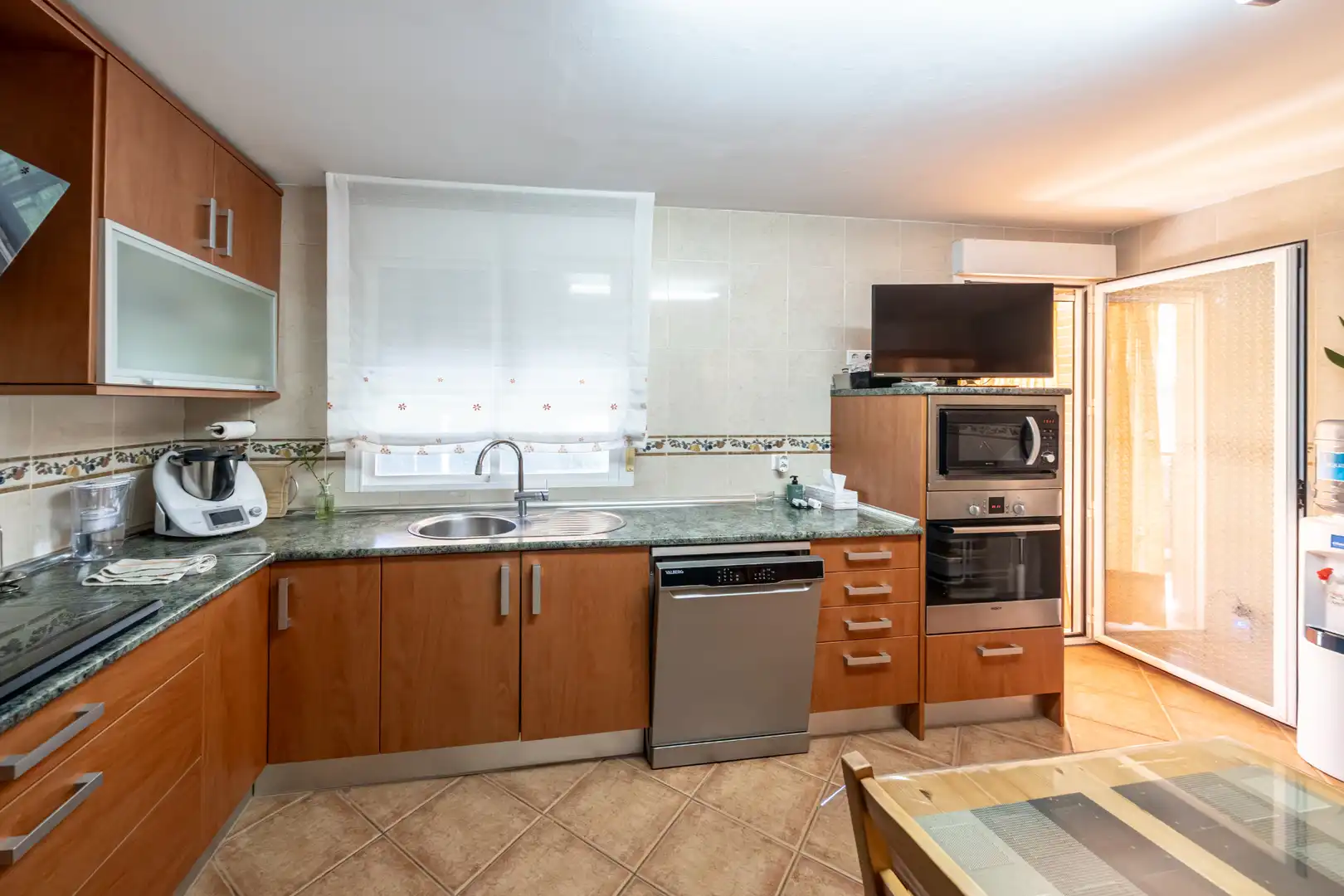 Cocina de Casa o chalet en venta en Chiloeches con Aire acondicionado, Calefacción y Jardín privado
