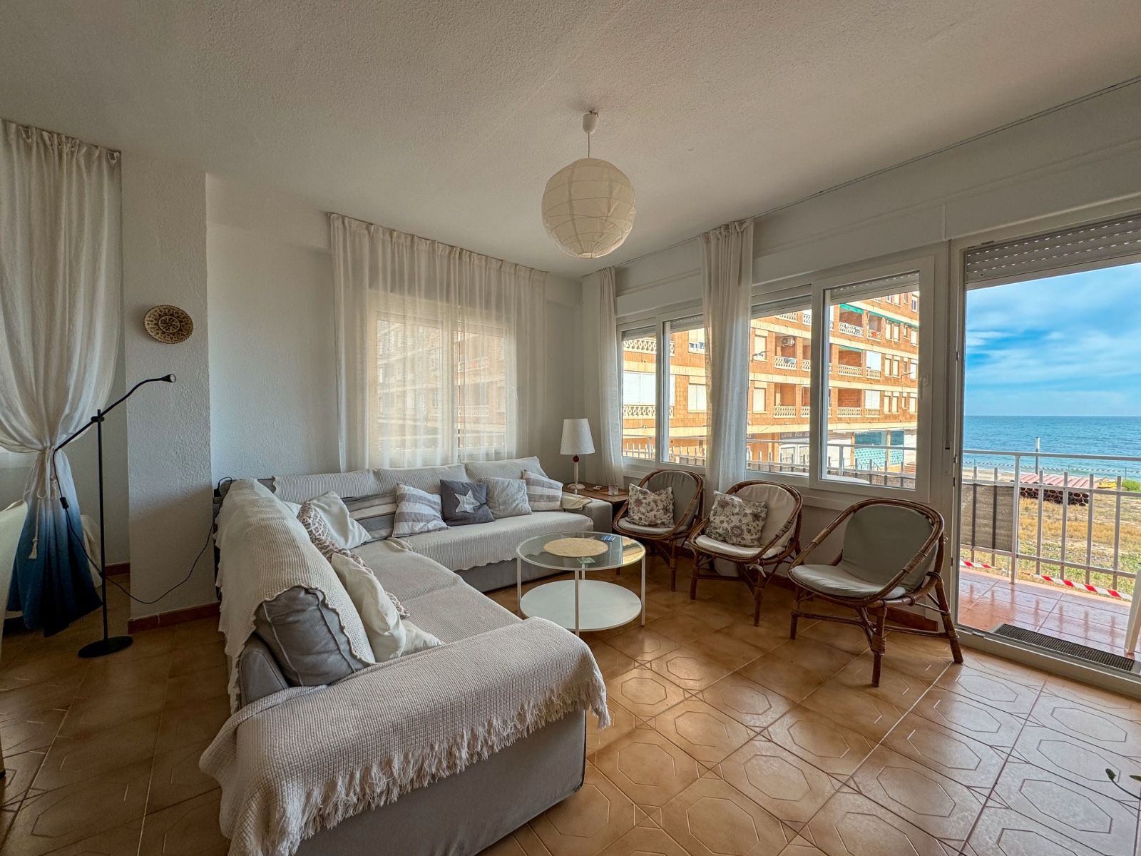 Living room of Flat to rent in Torrevieja  with Air Conditioner, Terrace and Furnished