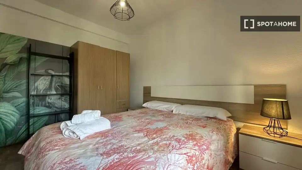 Dormitori de Apartament per a compartir en Madrid amb Aire condicionat, Calefacció i Terrassa