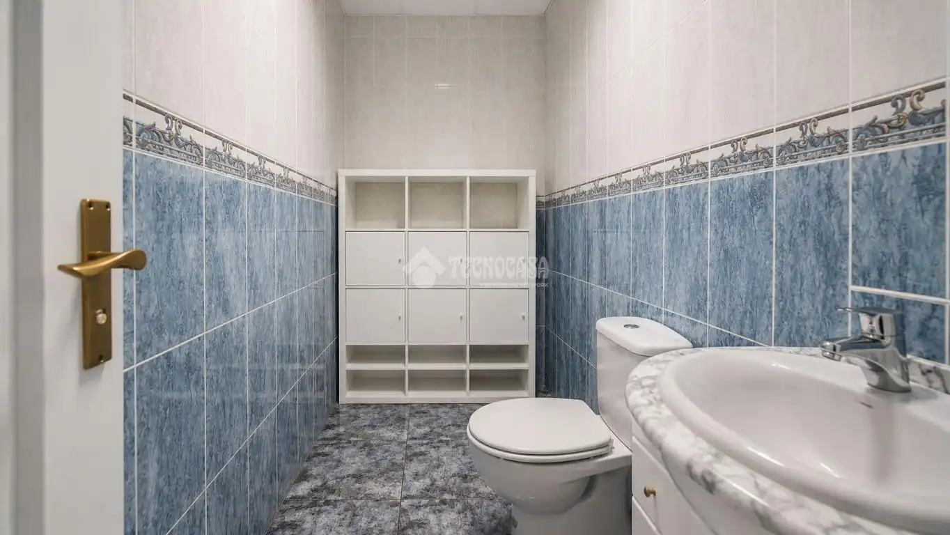 Badezimmer von Geschaftsraum zum Verkauf in Adeje mit Möbliert