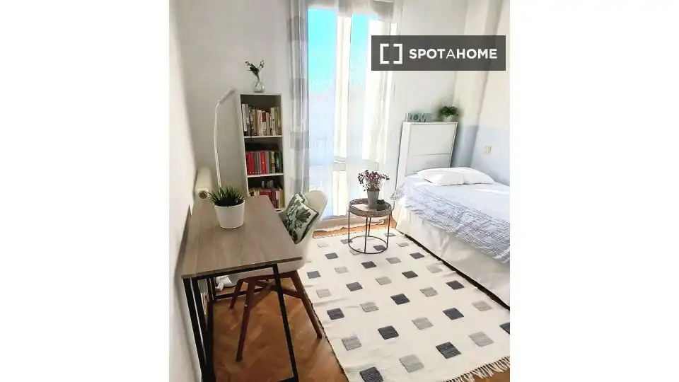 Habitación en Avenida Europa