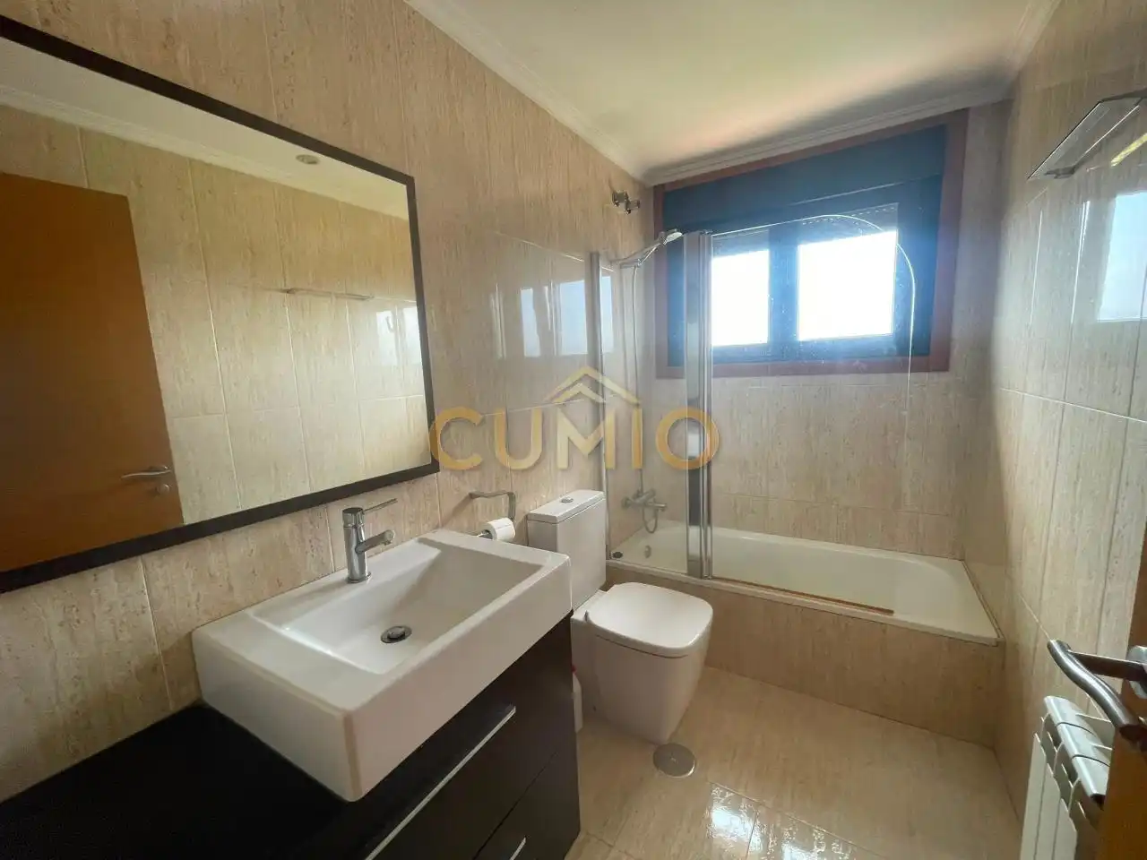 Bany de Apartament de lloguer en Nigrán amb Calefacció i Moblat