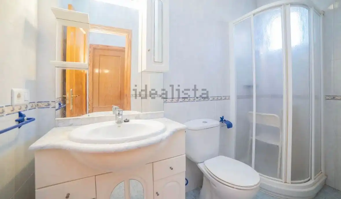Bany de Casa o xalet en venda en Las Ventas de Retamosa amb Aire condicionat, Calefacció i Jardí privat