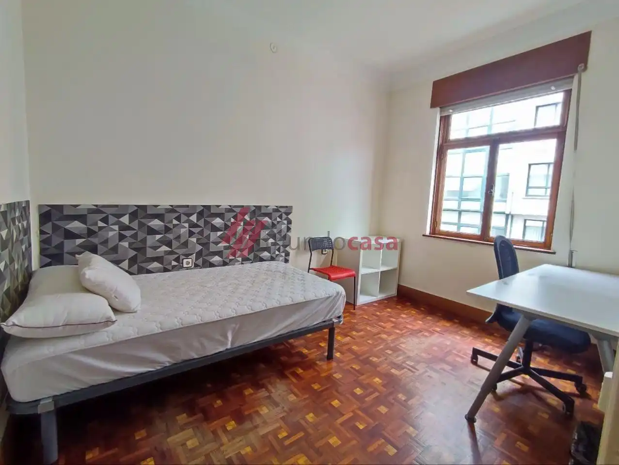 Habitación de Piso para compartir en Ferrol con Calefacción, Parquet y Amueblado