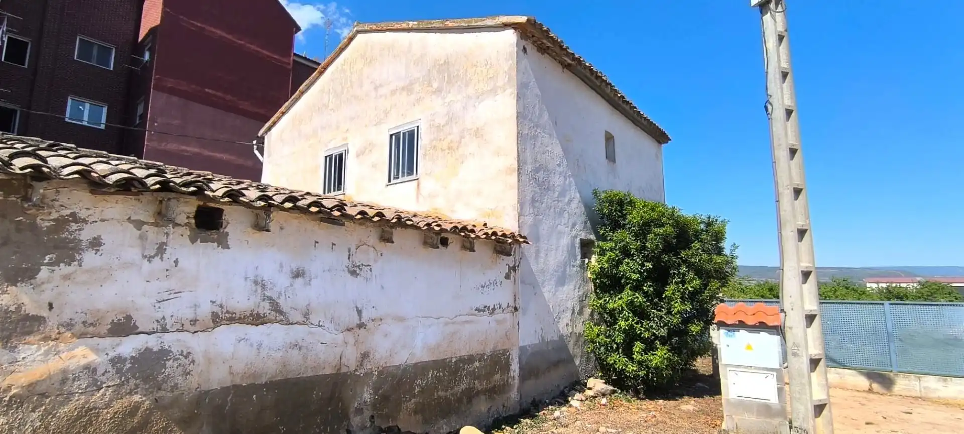 Vista exterior de Casa o xalet en venda en Entrena amb Jardí privat i Traster