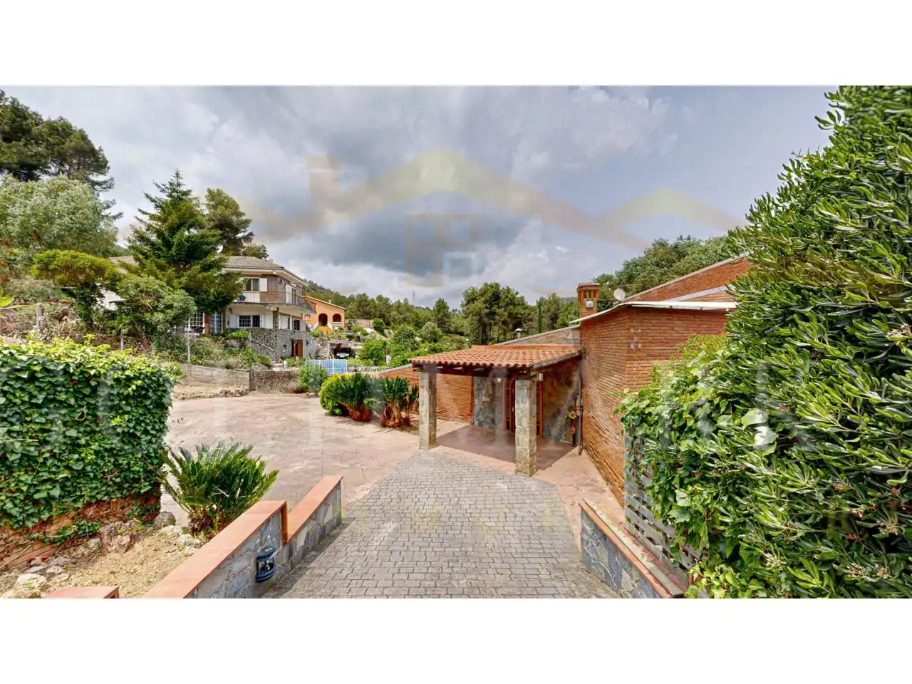 Vista exterior de Casa o xalet en venda en Corbera de Llobregat amb Aire condicionat, Calefacció i Jardí privat