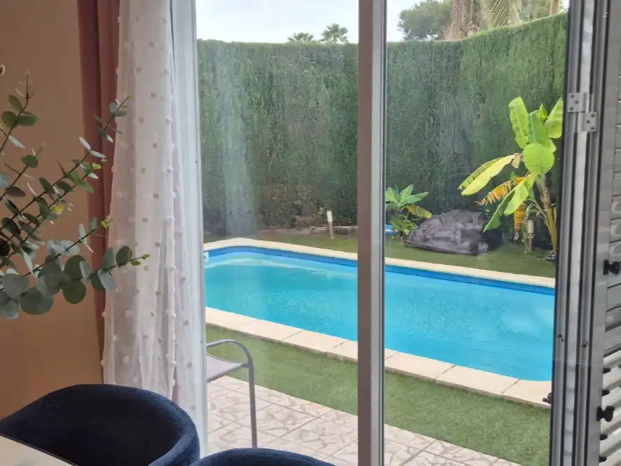 Casa aparellada amb piscina en venda a AVENIDA DE MALTA 10, imagen 6
