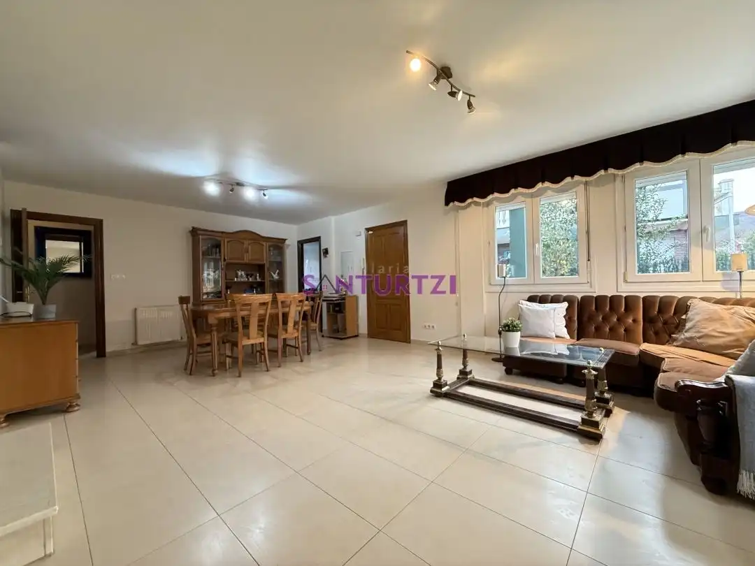 Living room of Detached homes for sale in Castro-Urdiales  with Heating, Terrace and Furnished