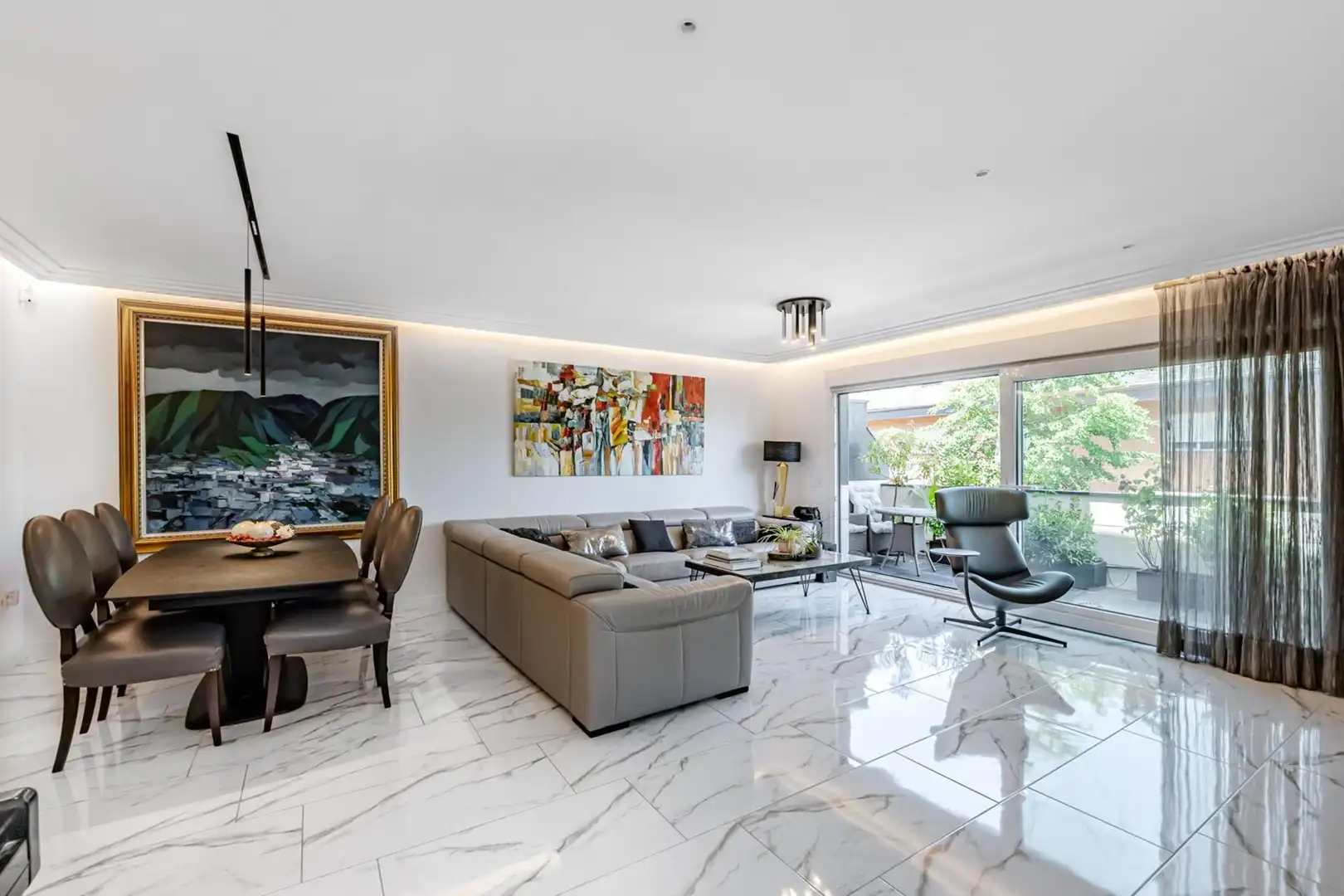 Sala de estar de Casa adosada en venta en Pozuelo de Alarcón con Aire acondicionado, Calefacción y Piscina