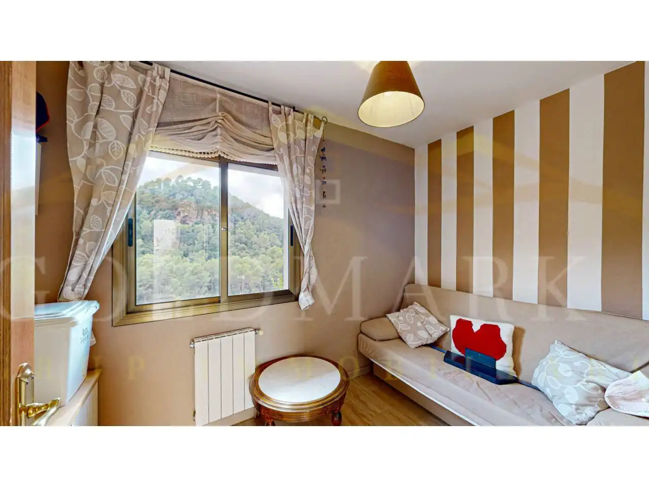Habitación de Casa o chalet en venta en Corbera de Llobregat con Aire acondicionado, Calefacción y Jardín privado