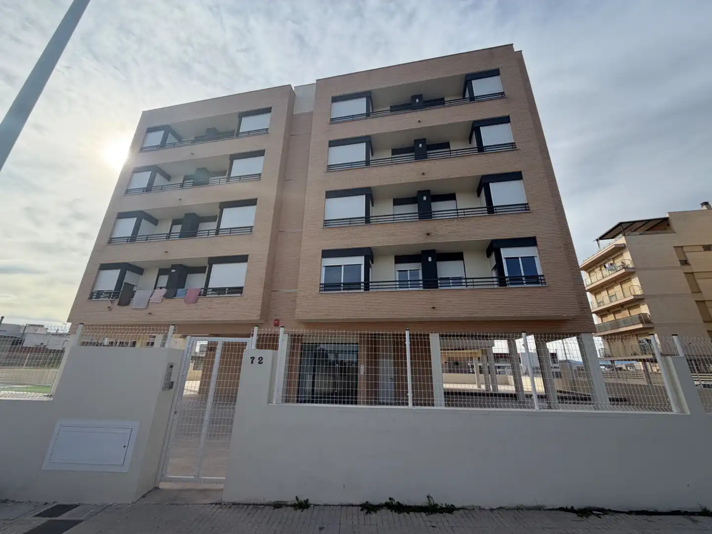 Vista exterior de Piso en venta en Almazora / Almassora con Balcón y Piscina comunitaria